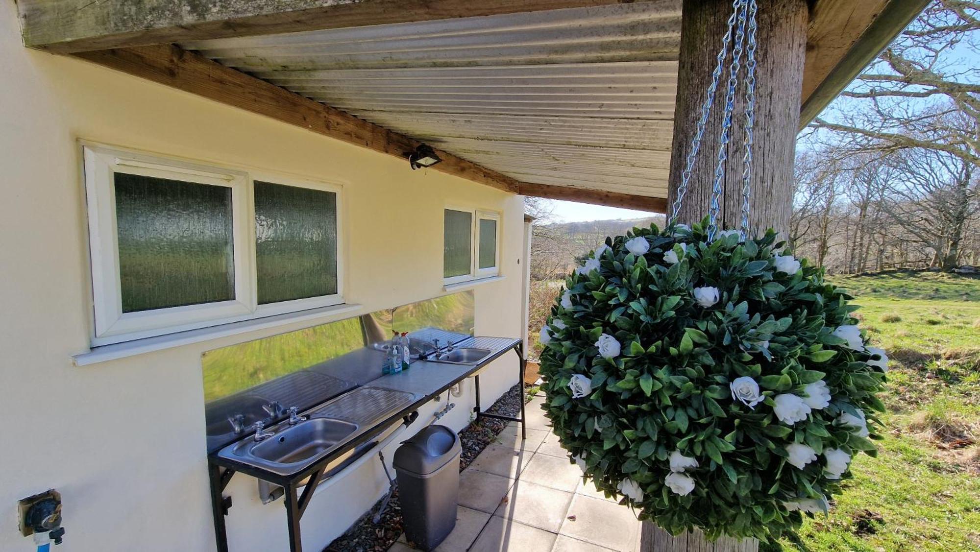 Dinas Hotell Llanbedr  Exteriör bild